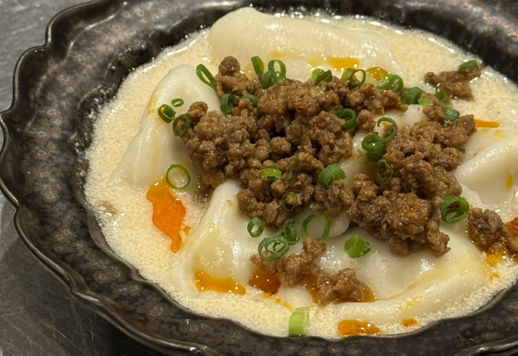 鶏白湯の坦々海老水餃子